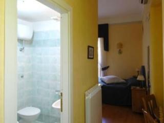 General view
General view
di Bonapace B&B Porta Nolana