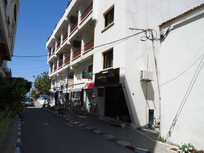 General view
General view
di Harbour Scene Hotel