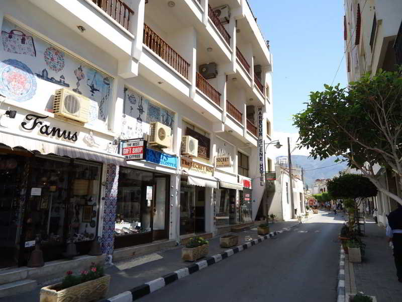 General view
General view
di Harbour Scene Hotel