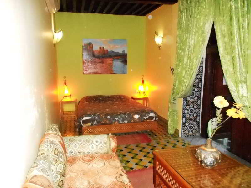 Room
Room
di Riad Zitouna