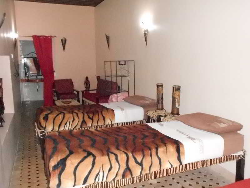 Room
Room
di Riad Zitouna