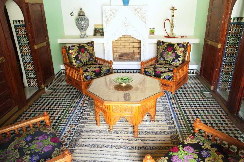 Room
Room
di Riad Zitouna