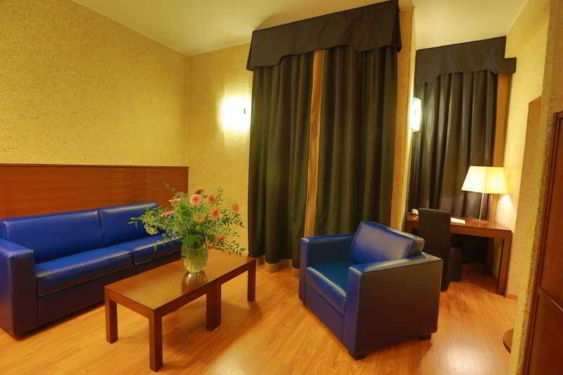 Room
Room
di Central Park Hotel Modena