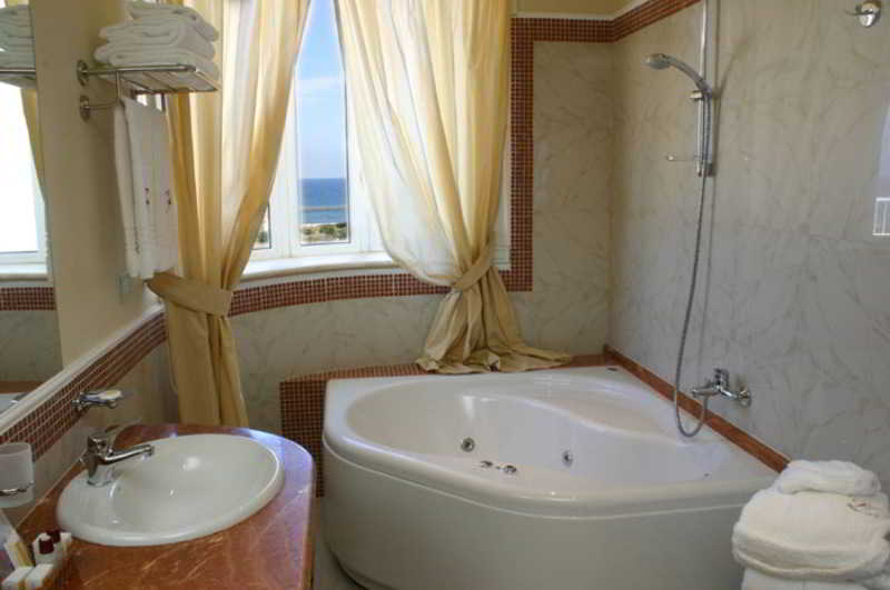 Room
Room
di Hotel President