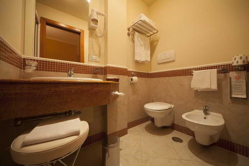 Room
Room
di Hotel President