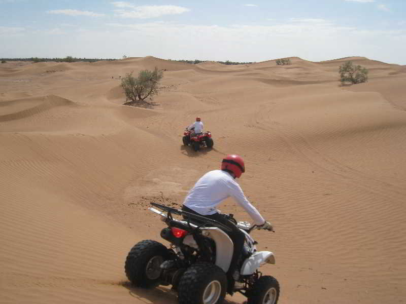 Sports and Entertainment
Sports and Entertainment
di Le Dromblanc