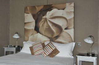 Room
Room
di The George Hotel