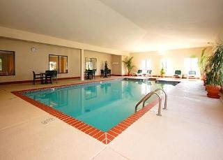 Pool
 di Comfort Inn & Suites East