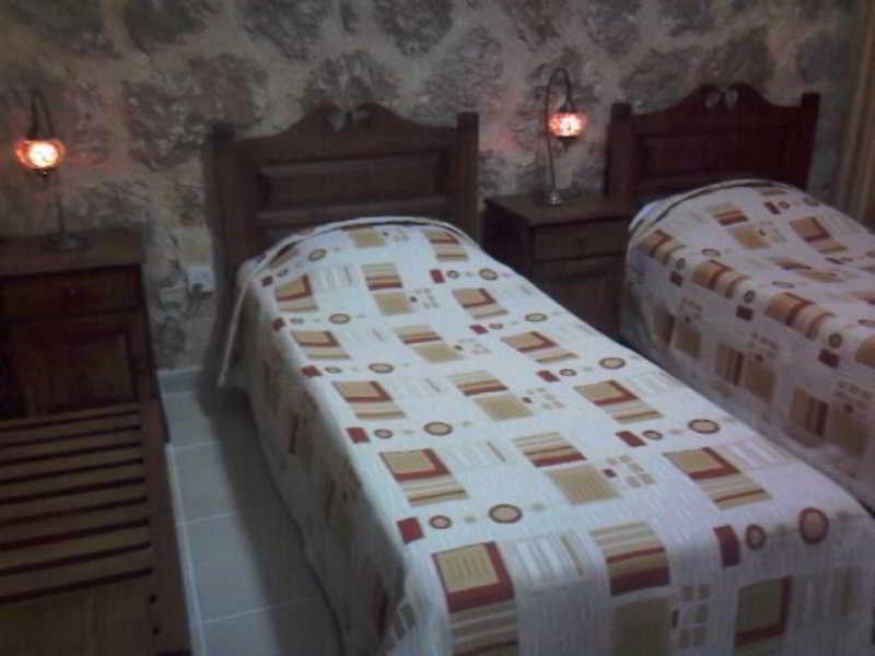 Room
Room
di Sinya G.H.