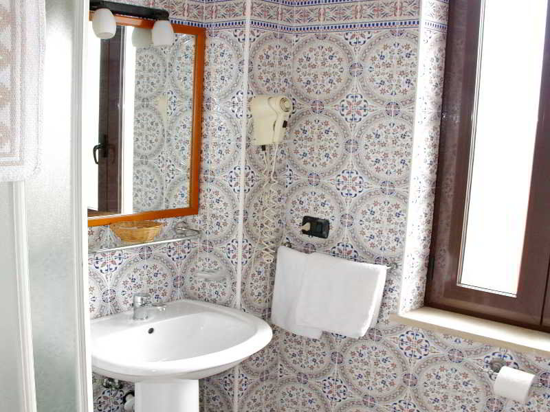 Room
Room
di Business Hotel