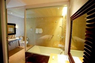 Room
Room
di The Royal Mandaya Hotel