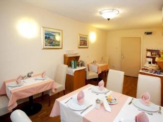 General view
General view
di Hotel Royal Suites