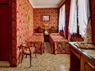 Room
Room
di Antica Locanda Sturion