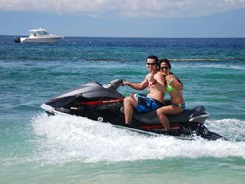 Sports and Entertainment
Sports and Entertainment
di Tiki Beach Resort