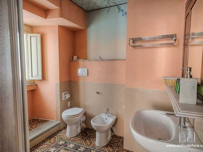 General view
General view
di L' Antica Bifore Guesthouse