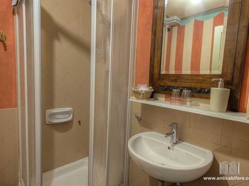 General view
General view
di L' Antica Bifore Guesthouse