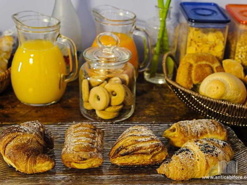 General view
General view
di L' Antica Bifore Guesthouse