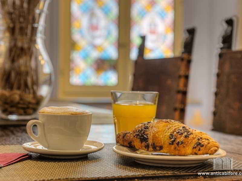 General view
General view
di L' Antica Bifore Guesthouse