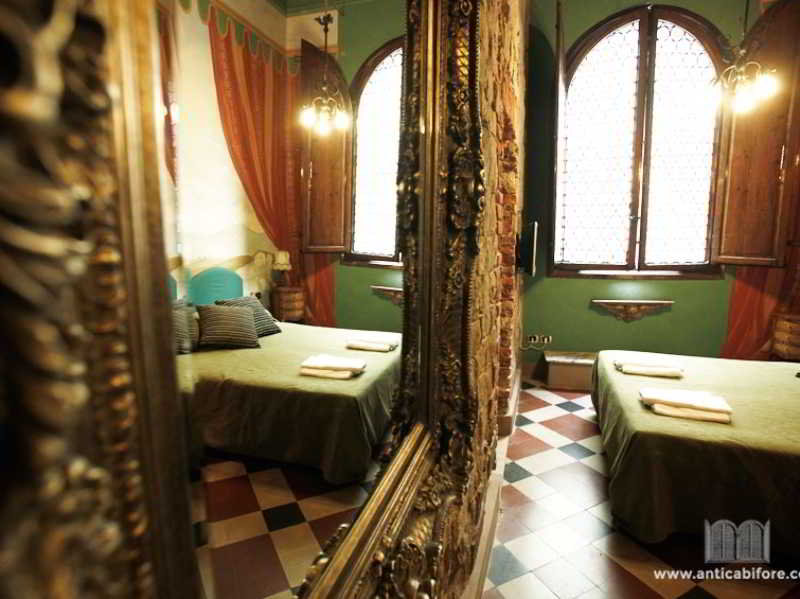 General view
General view
di L' Antica Bifore Guesthouse