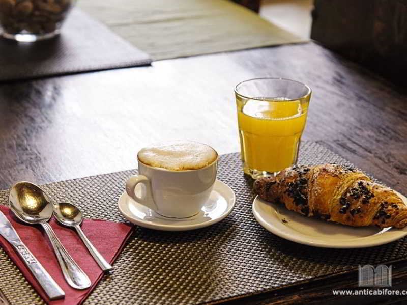 General view
General view
di L' Antica Bifore Guesthouse