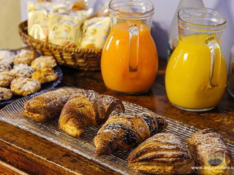 General view
General view
di L' Antica Bifore Guesthouse