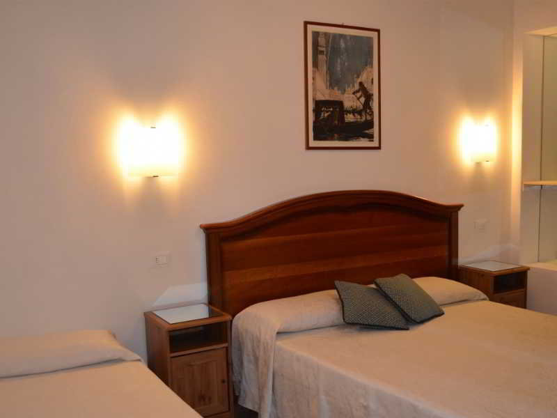 Room
Room
di Hotel San Samuele