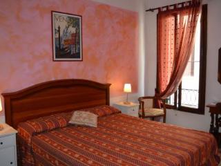 Room
Room
di Hotel San Samuele