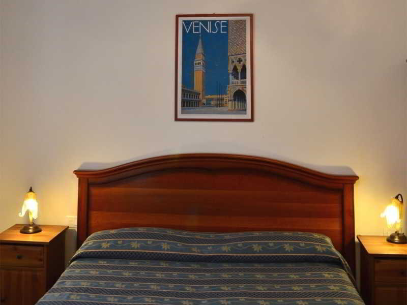 Room
Room
di Hotel San Samuele