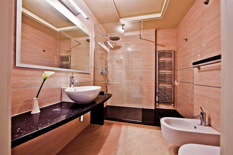 Room
Room
di Hotel Kristal Palace