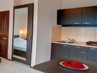 Room
Room
di Green Point (Zelenyi Mis)