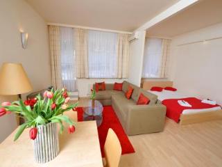 Room
Room
di European Union Flats