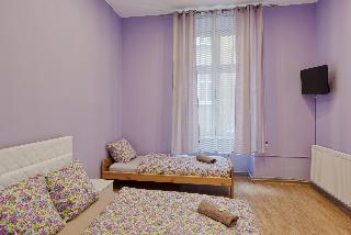 Room
Room
di Queens Apartments And Hostel70s