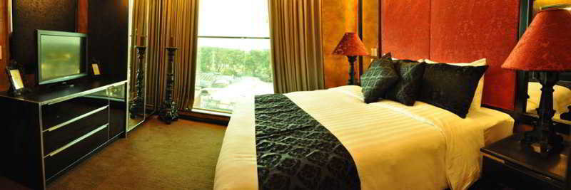 Room
 di Fields Plaza Suites