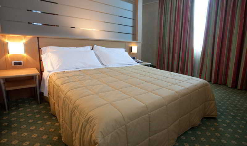 Room
Room
di Garda Hotel