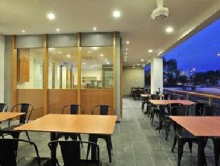 Restaurant
 di Primera Residences & Business Suites