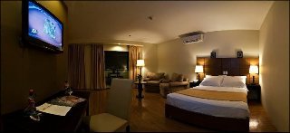 Room
Room
di The Pinnacle Hotel and Suites