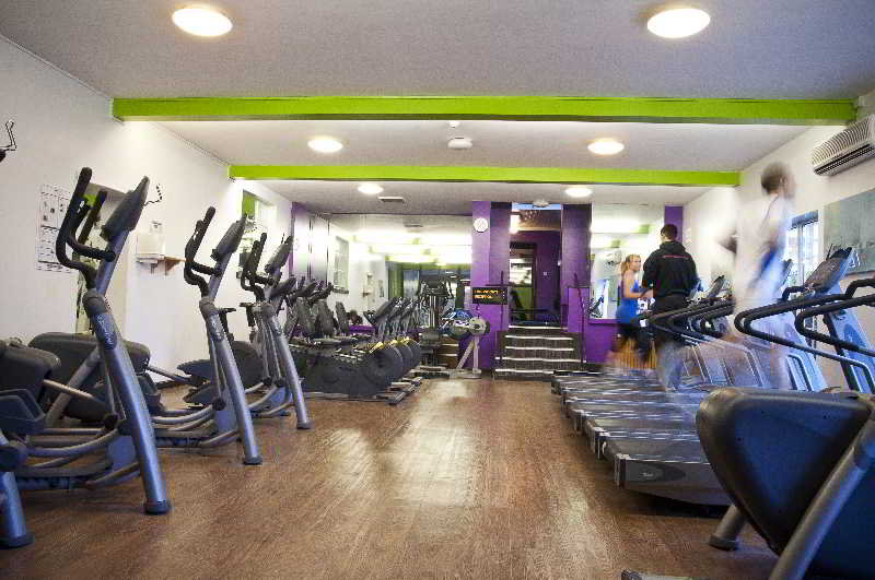 Sports and Entertainment
Sports and Entertainment
di Hallmark Hotel Manchester Airport