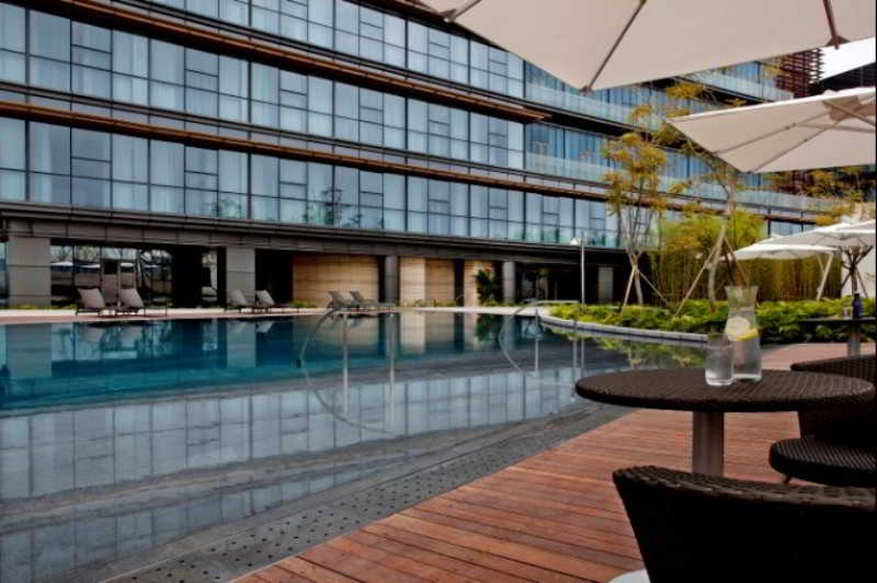 Pool
 di The OCT Harbour Shenzhen - Marriott Executive APT