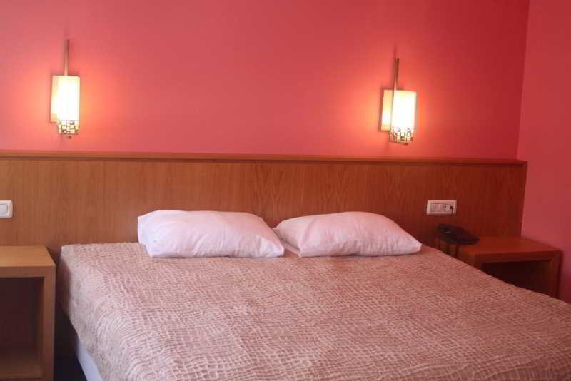 Room
Room
di Lirak Hotel