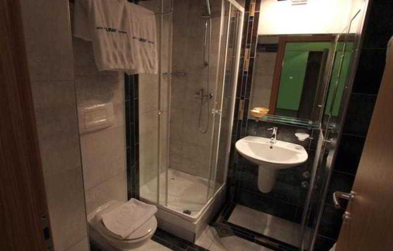 Room
Room
di Lirak Hotel