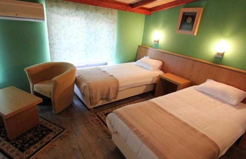 Room
Room
di Lirak Hotel