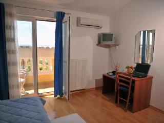 Room
Room
di Pansion Confort Bok