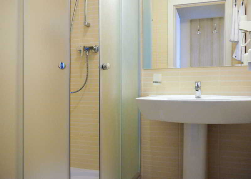 Room
Room
di Raziotel Sevastopol