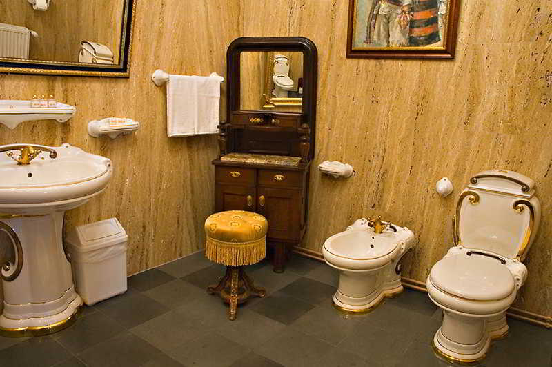 Conferences
Conferences
di Hunter Prince Castle & Dracula