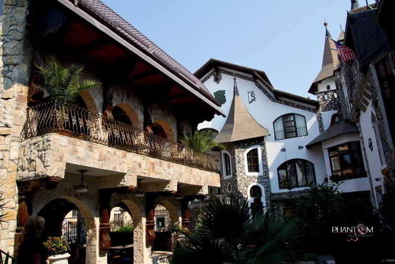 Terrace
Terrace
di Hunter Prince Castle & Dracula