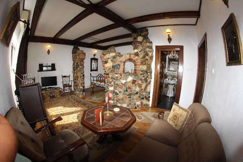 Room
Room
di Hunter Prince Castle & Dracula