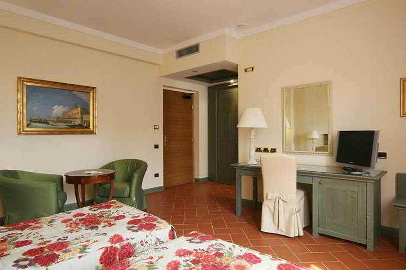 Room
Room
di Antico Borgo La Muratella