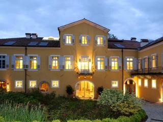 General view
General view
di Grand Hotel Entourage - Palazzo Strassoldo