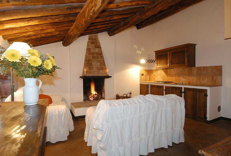 Room
Room
di Castello Di Tocchi - App. Salvia