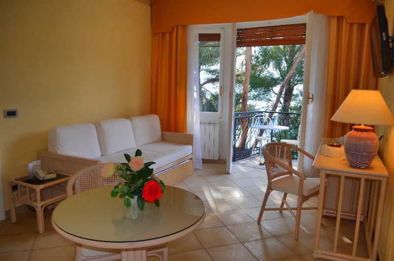 Room
Room
di Hotel La Riserva Di Castel Dappio